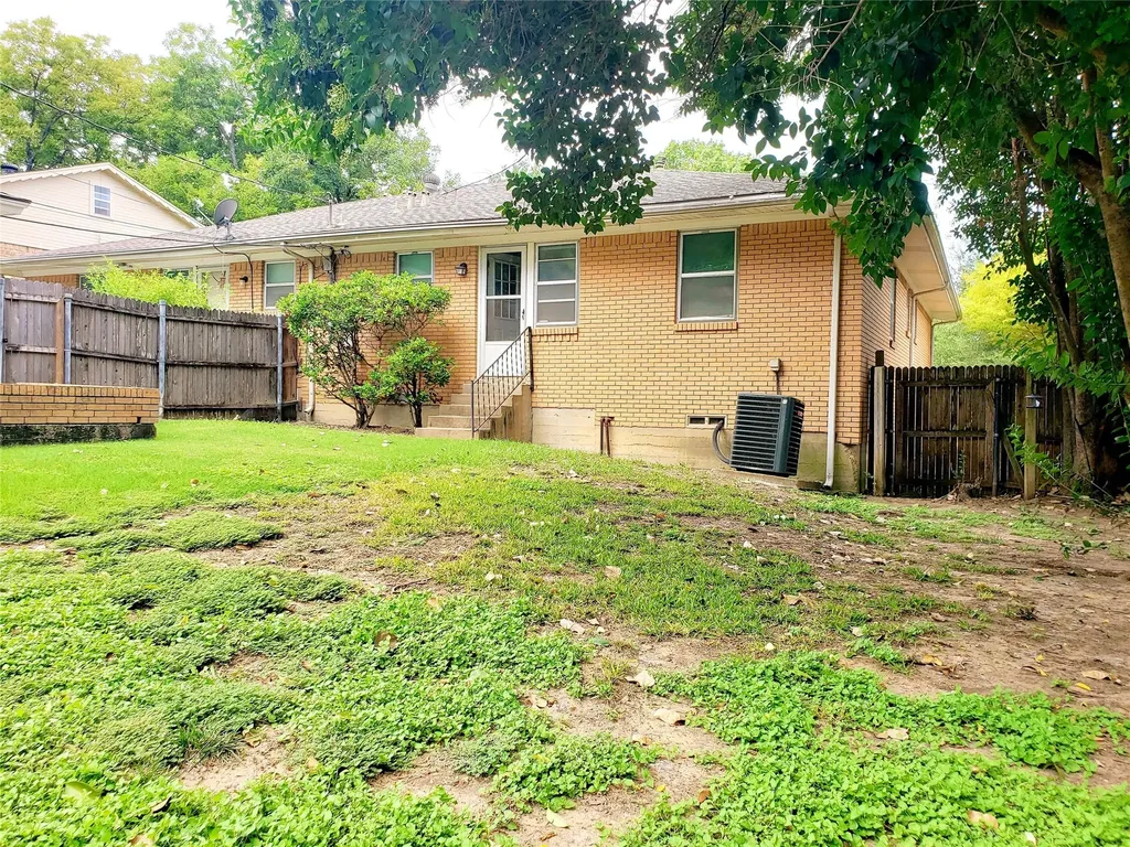 7010 & 7012 Kingsbury Drive Dallas TX 75231