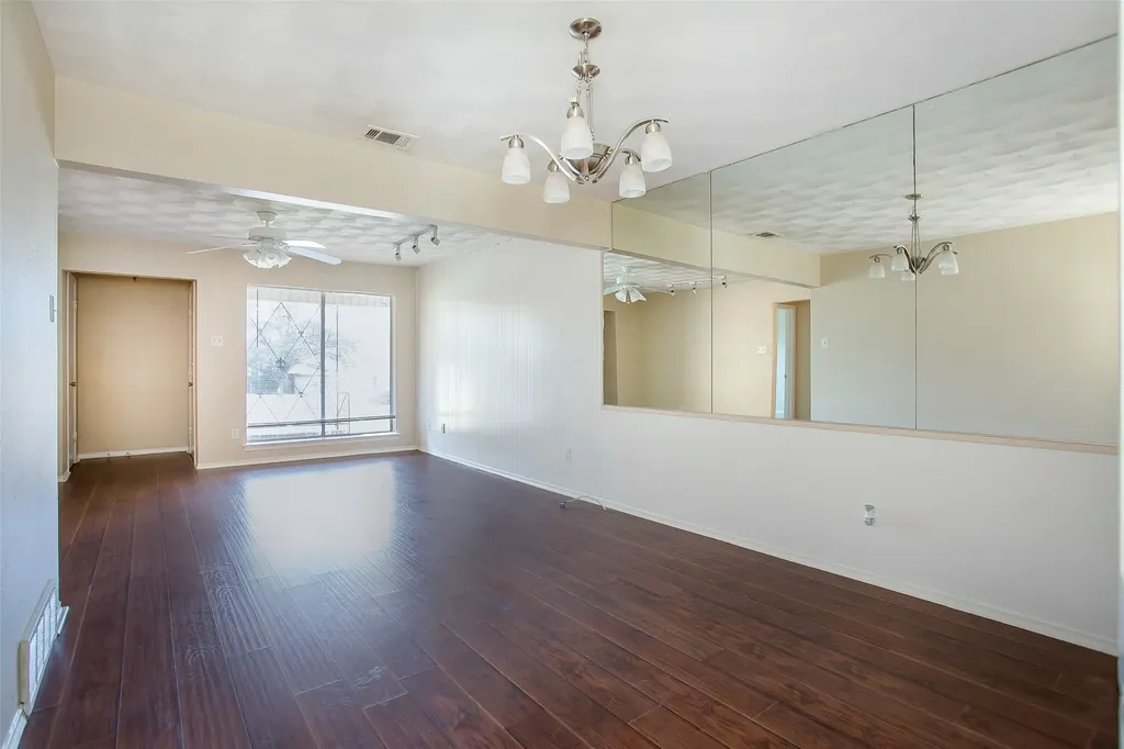 7010 & 7012 Kingsbury Drive Dallas TX 75231