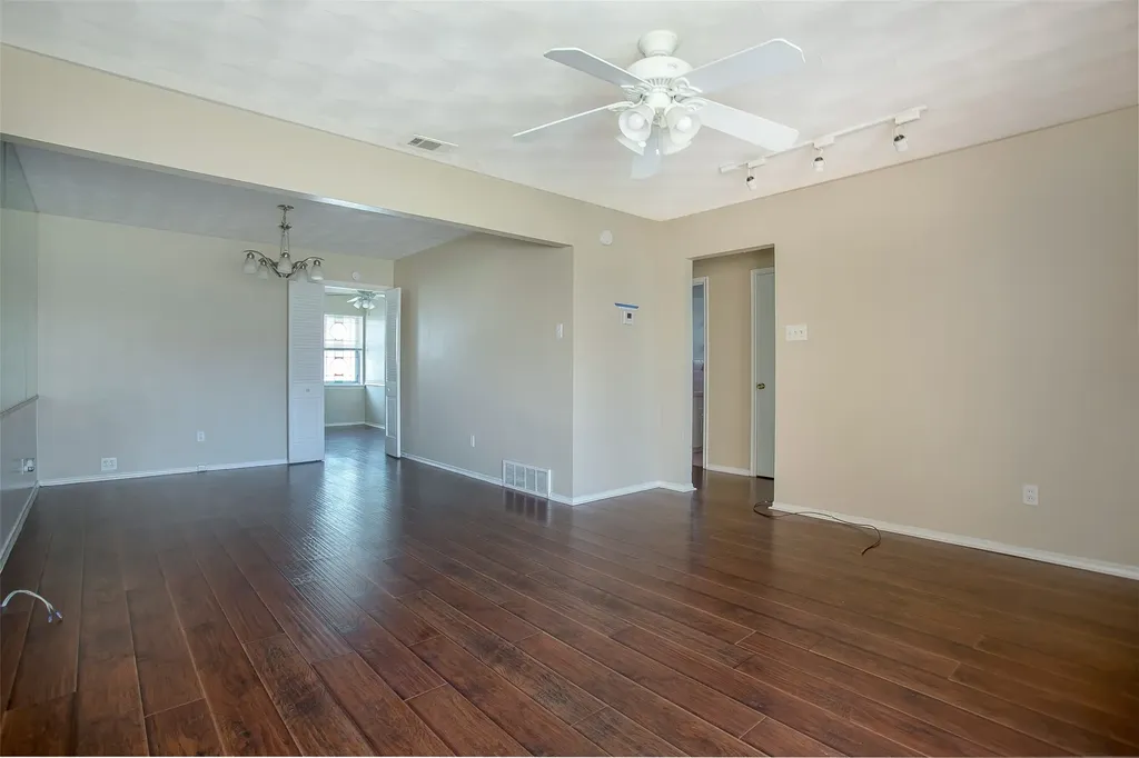 7010 & 7012 Kingsbury Drive Dallas TX 75231