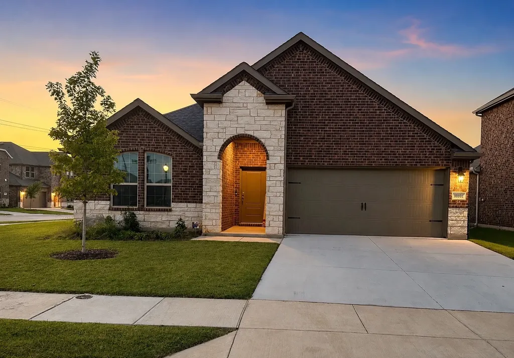 10101 Rambling Brooks Lane Aubrey TX 76227