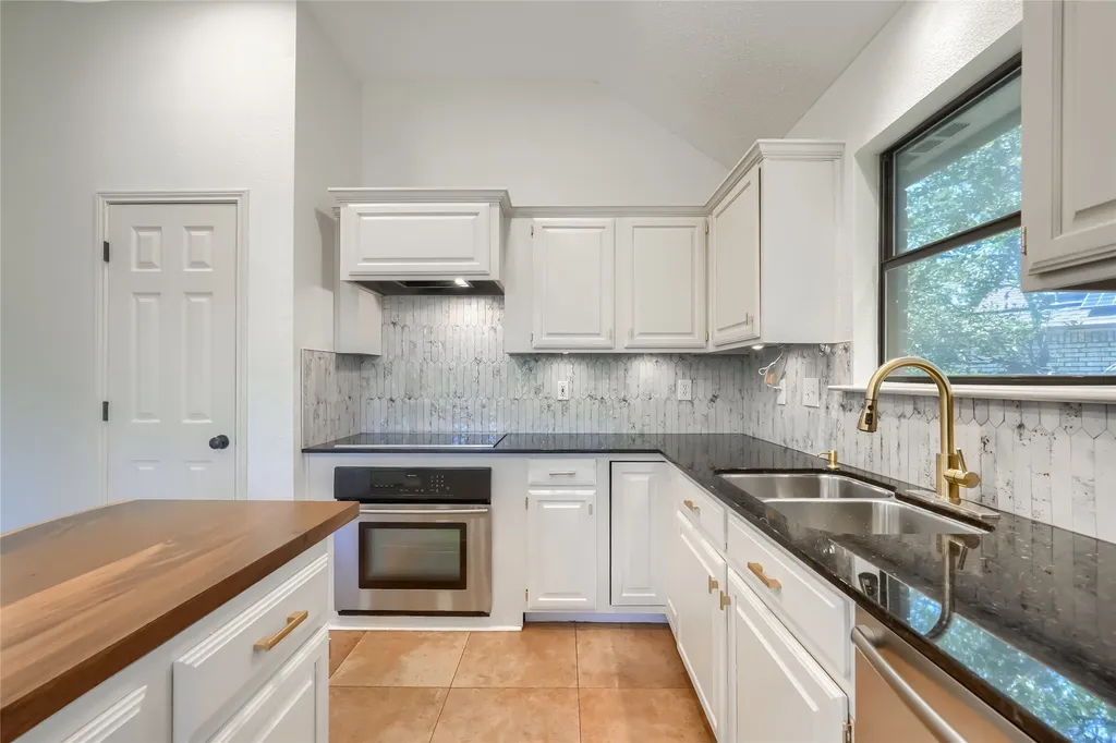 524 Woodlake Drive Coppell TX 75019