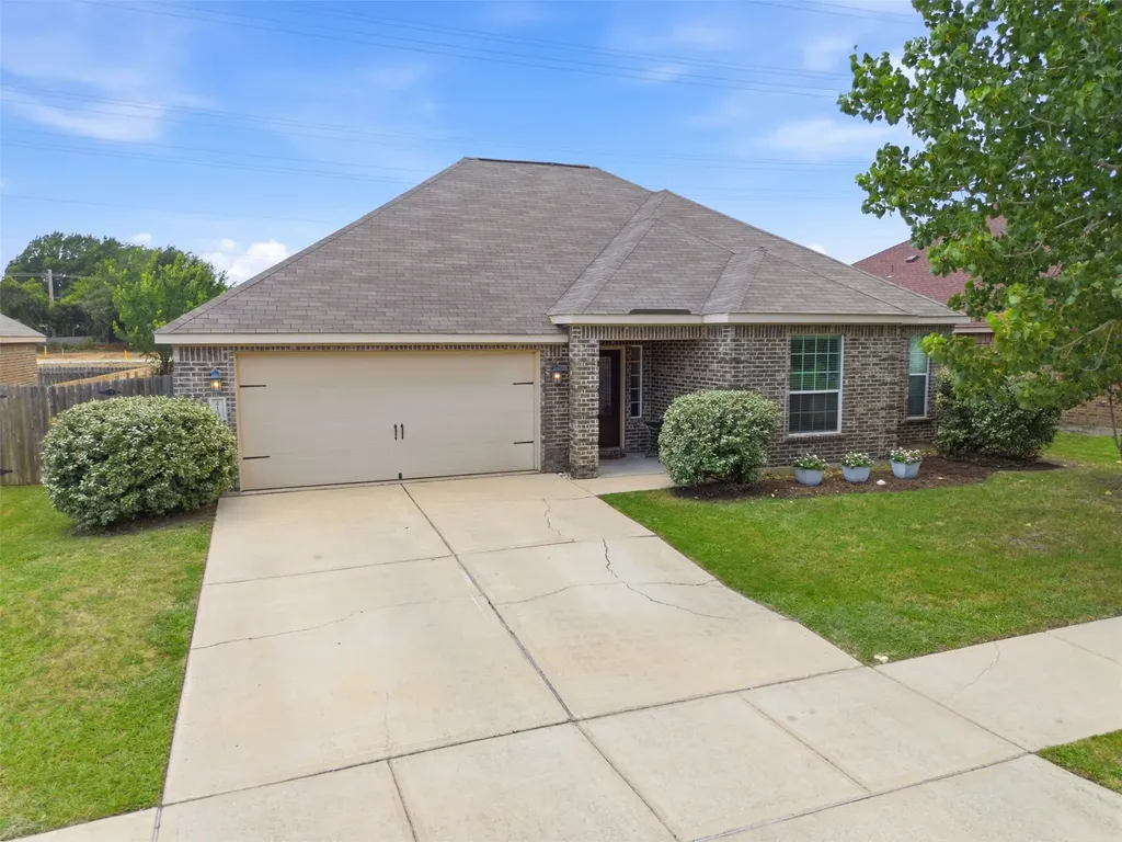 413 Water Oak Denton TX 76209