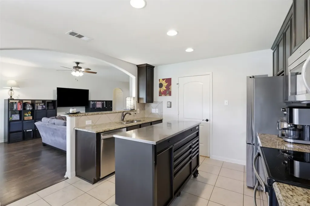 413 Water Oak Denton TX 76209