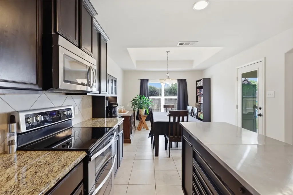 413 Water Oak Denton TX 76209