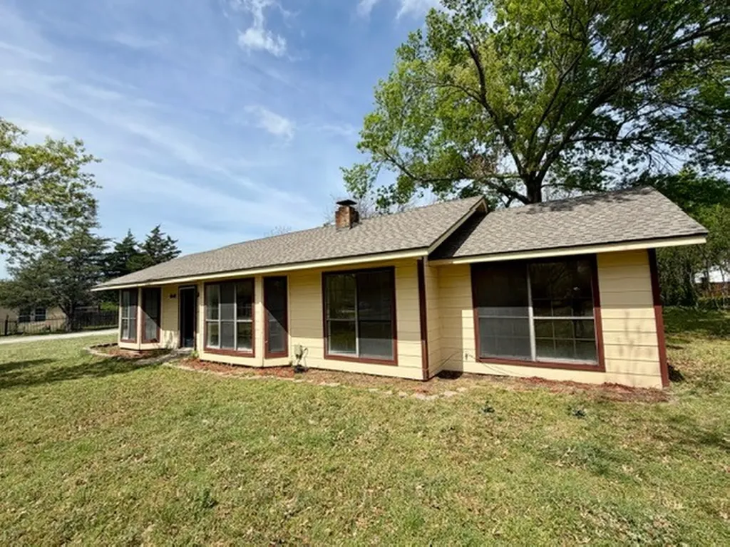 210 W Houston Street Leonard TX 75452