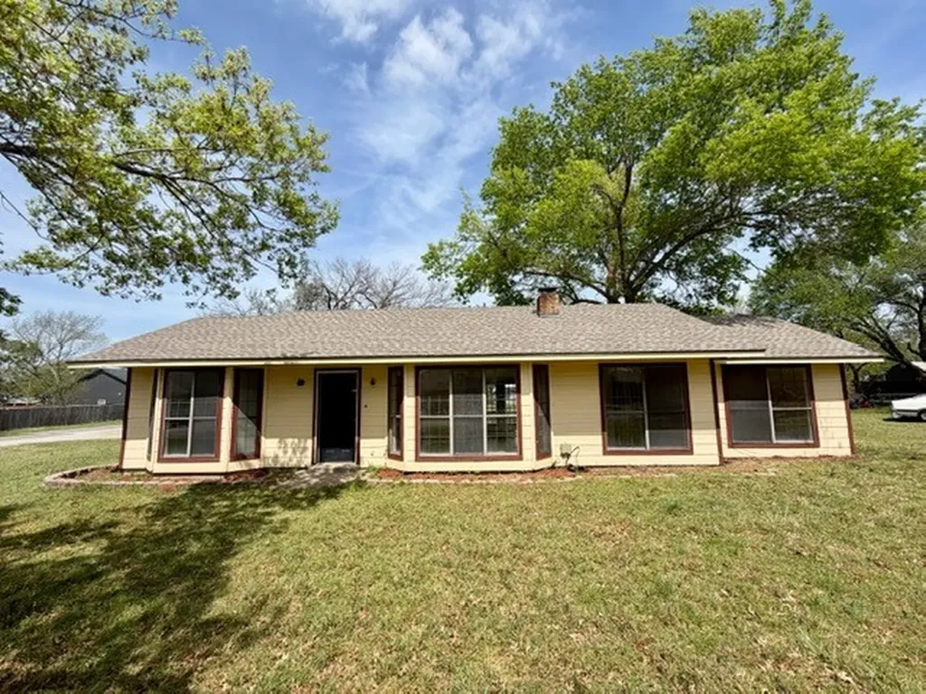 210 W Houston Street Leonard TX 75452
