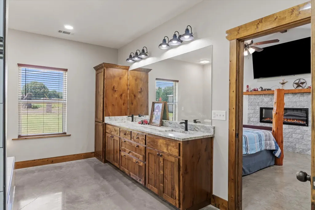182 Vz County Road 1228 Canton TX 75103