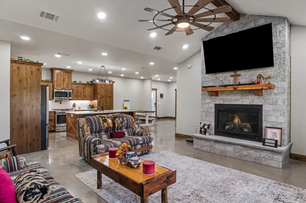 182 Vz County Road 1228 Canton TX 75103