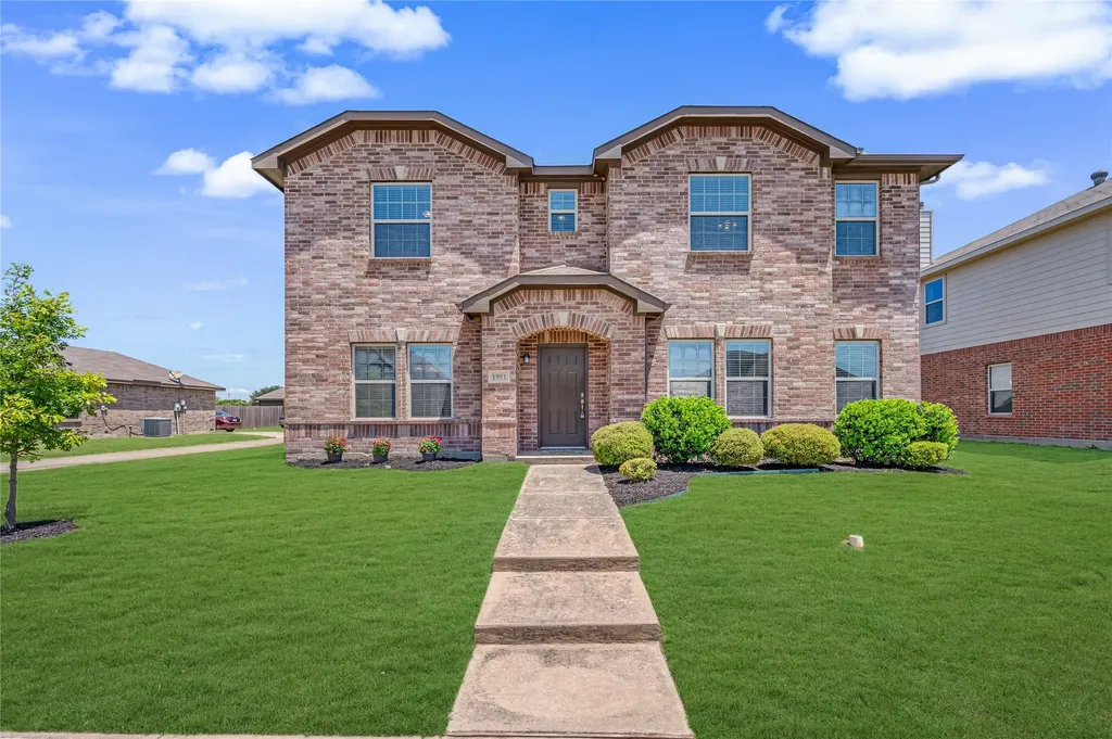 1981 Rainwater Way Lancaster TX 75146