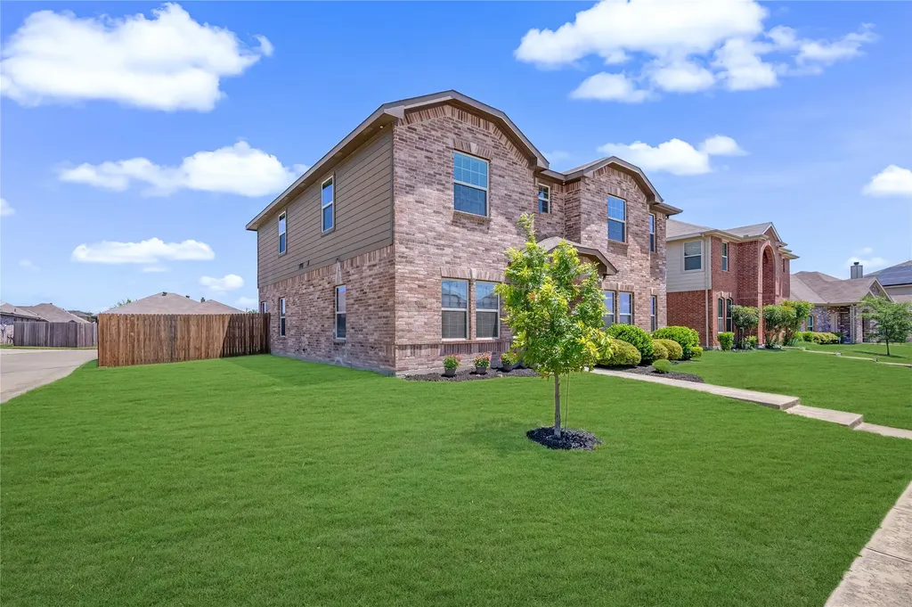 1981 Rainwater Way Lancaster TX 75146
