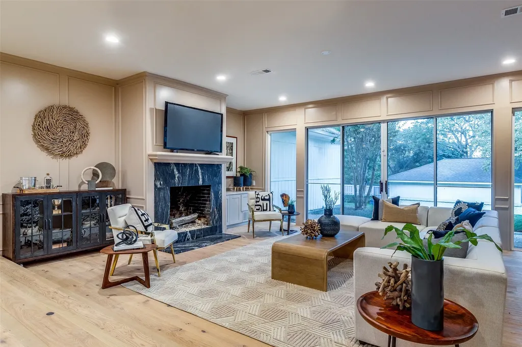 Dallas TX, 9563 Windy Knoll Drive