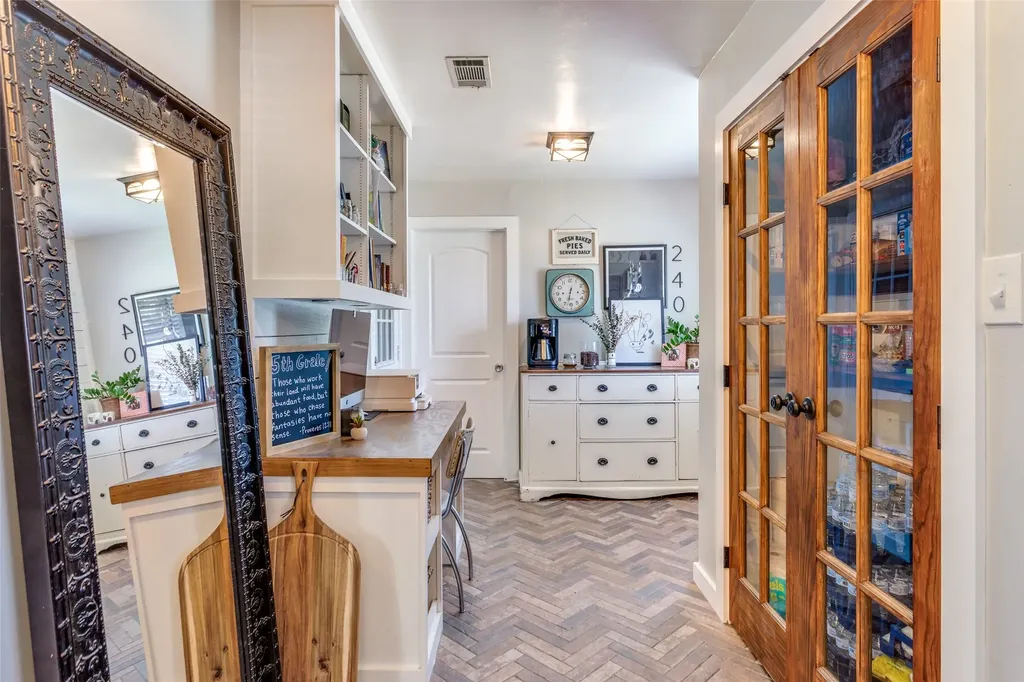 240 Smith Street Burleson TX 76028