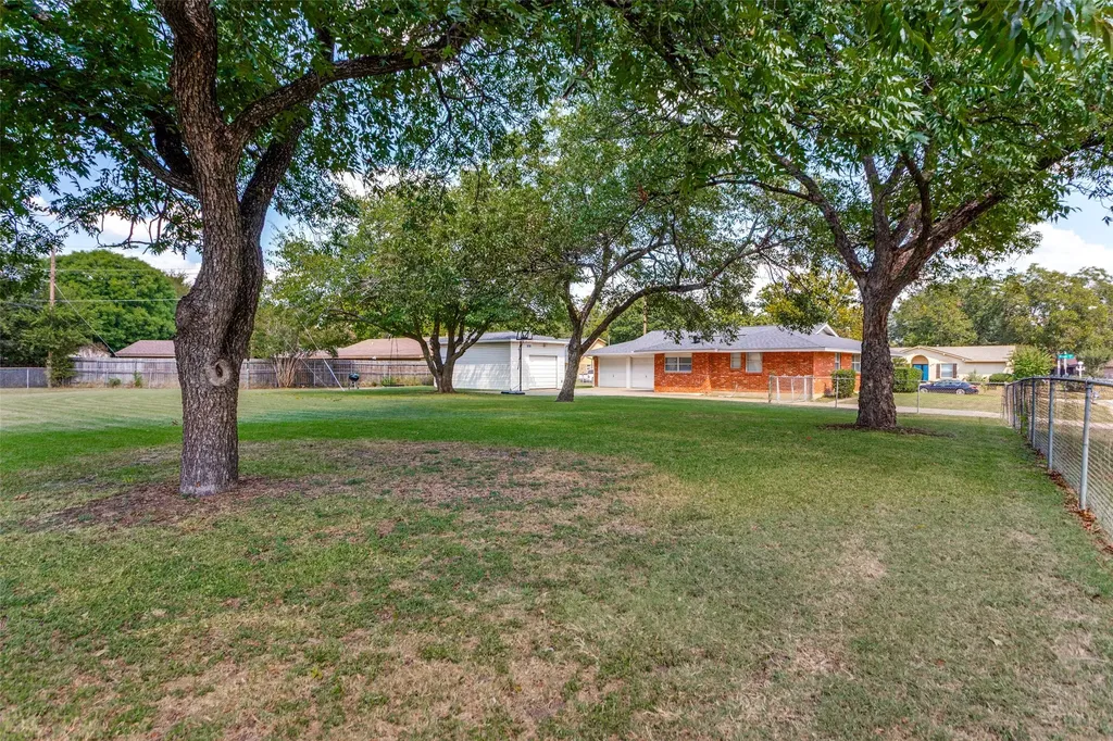 240 Smith Street Burleson TX 76028