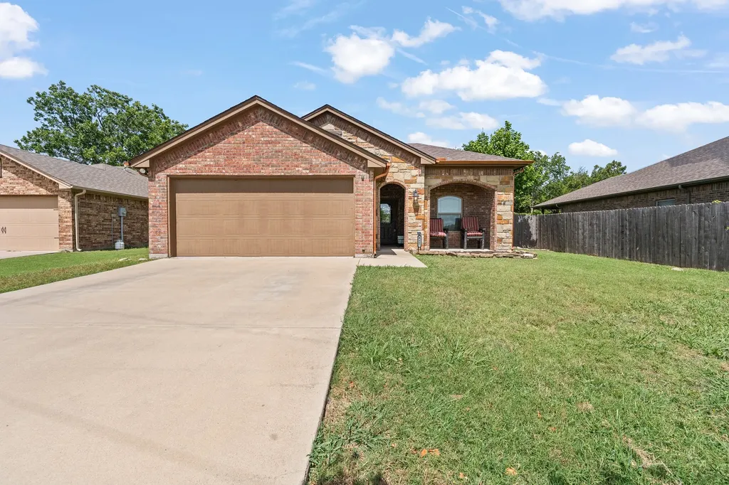417 Nelson Street Godley TX 76044