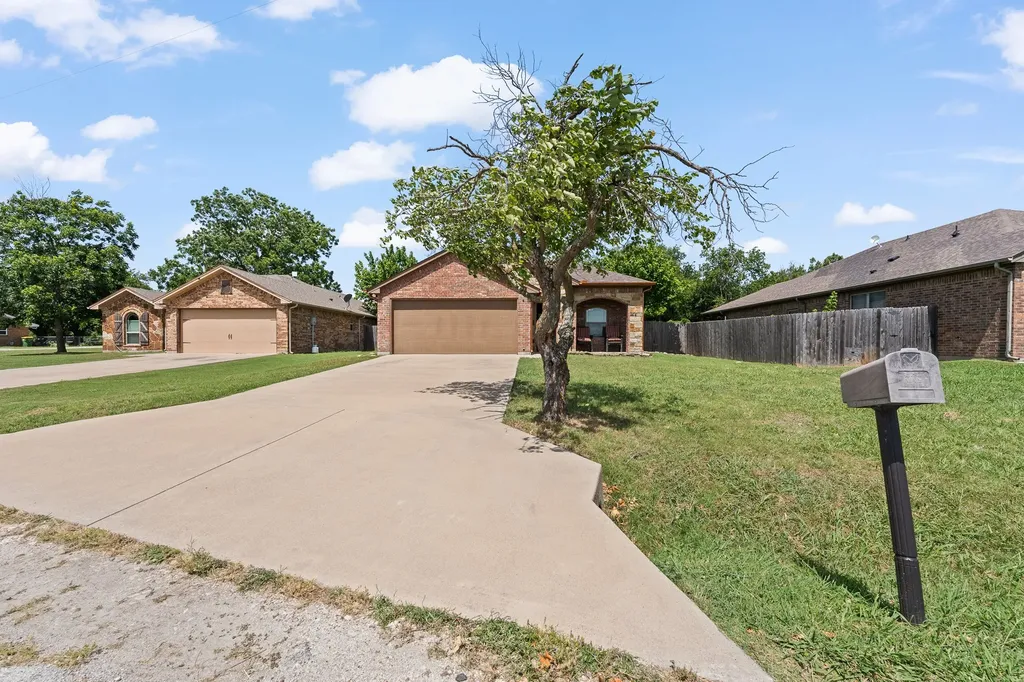 417 Nelson Street Godley TX 76044