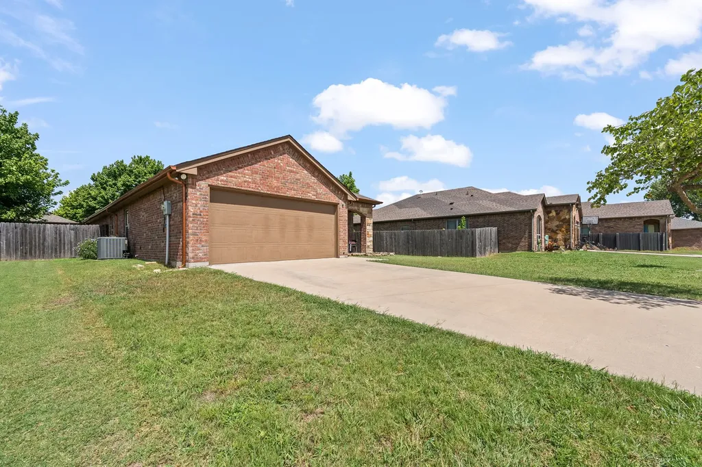 417 Nelson Street Godley TX 76044