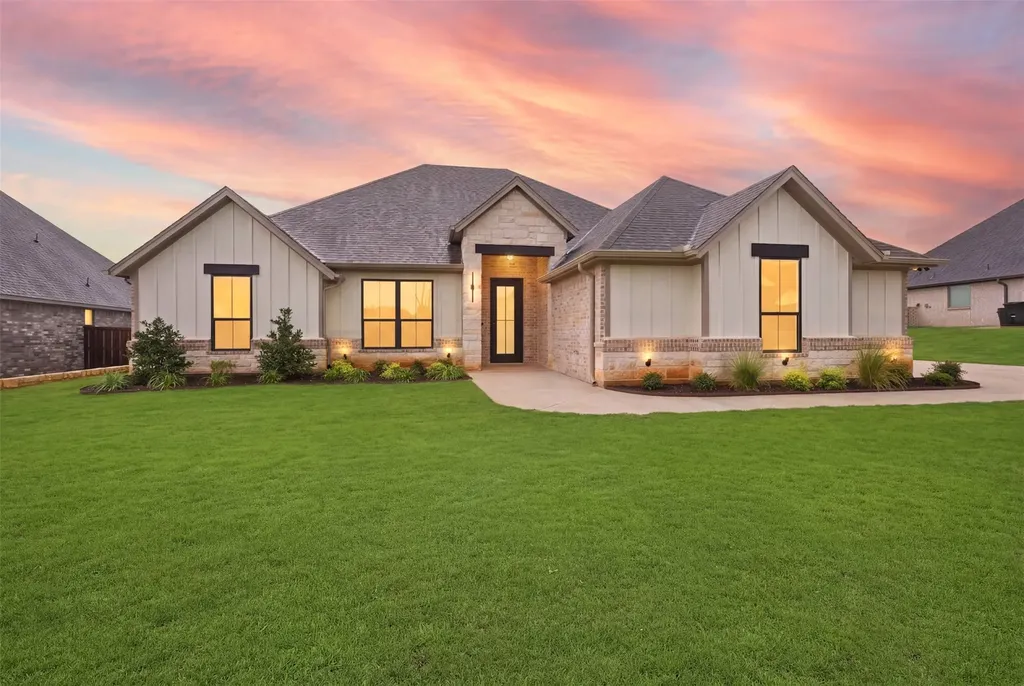 2714 Village Road Granbury TX 76049