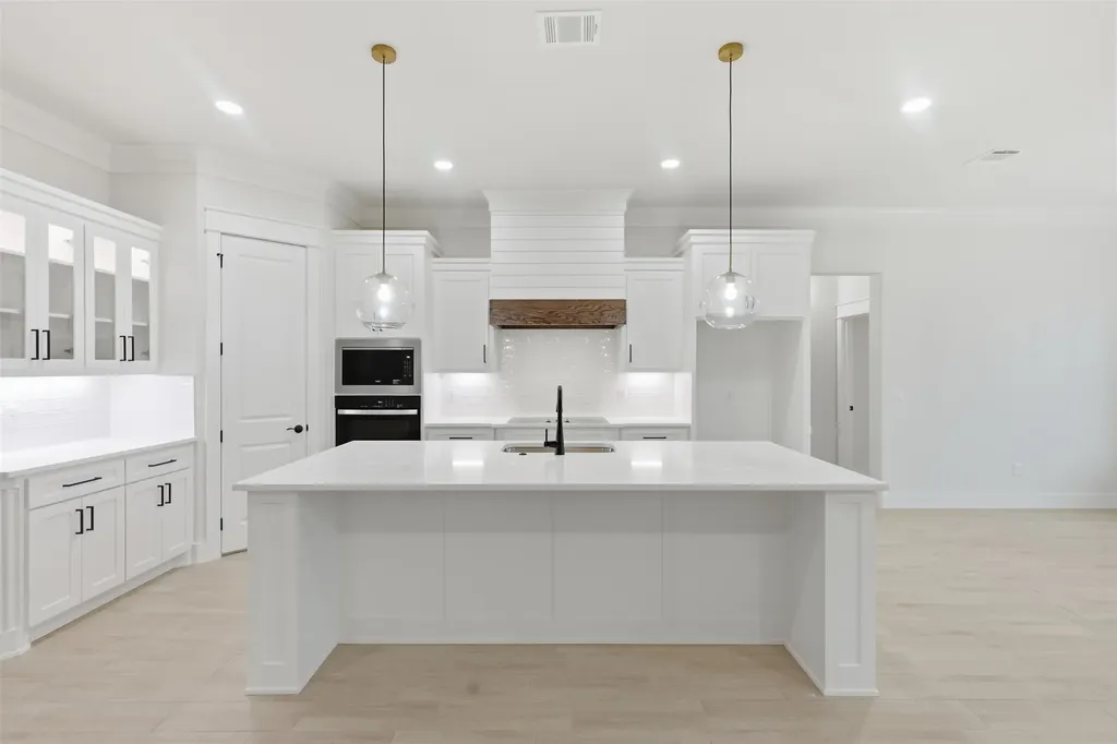 2714 Village Road Granbury TX 76049