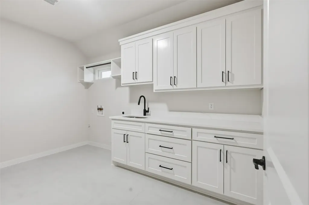 2714 Village Road Granbury TX 76049