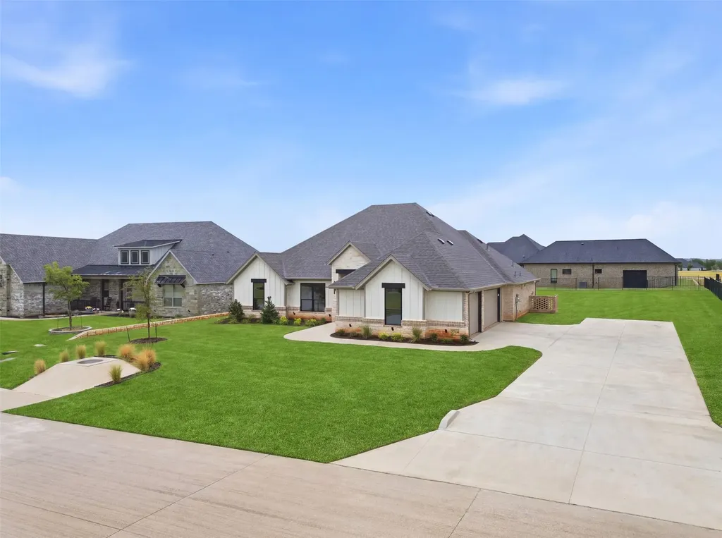 2714 Village Road Granbury TX 76049