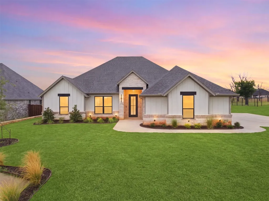2714 Village Road Granbury TX 76049