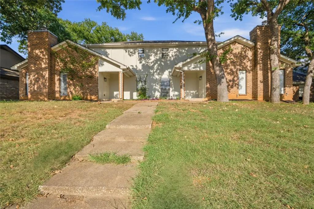 1620 Brown Trail Hurst TX 76054