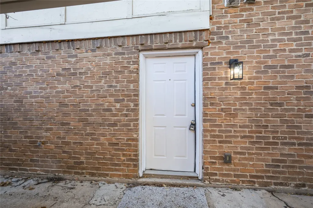 1620 Brown Trail Hurst TX 76054