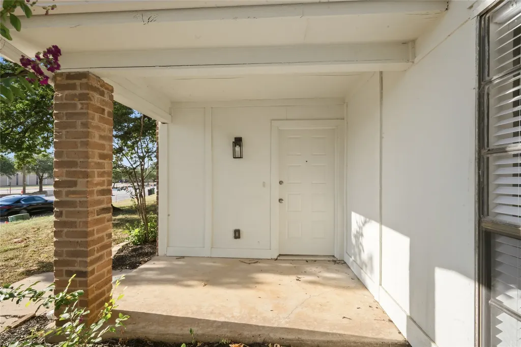1620 Brown Trail Hurst TX 76054