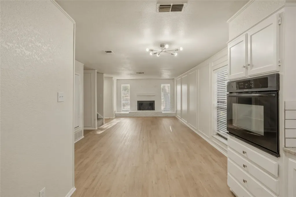 1620 Brown Trail Hurst TX 76054