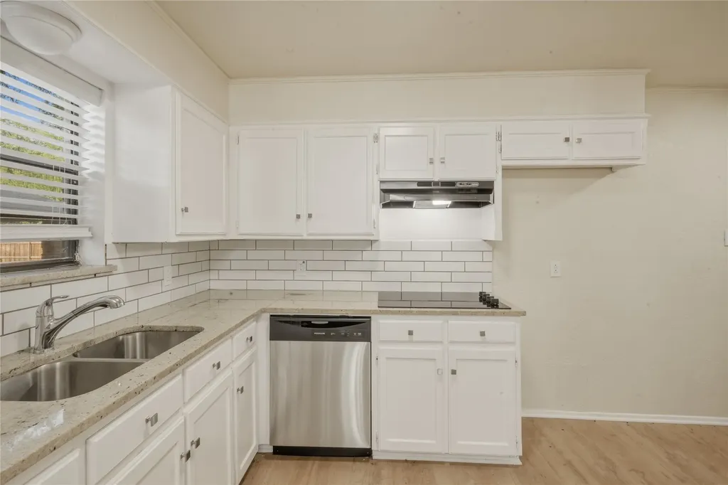 1620 Brown Trail Hurst TX 76054