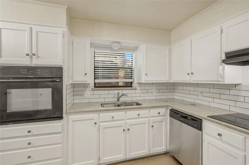 1620 Brown Trail Hurst TX 76054