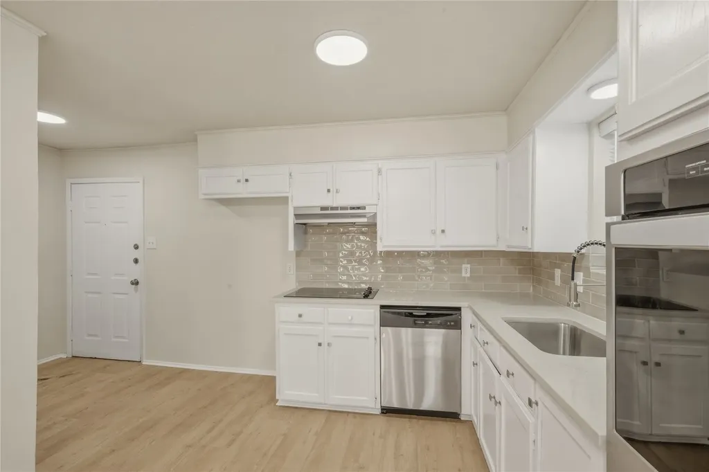 1620 Brown Trail Hurst TX 76054