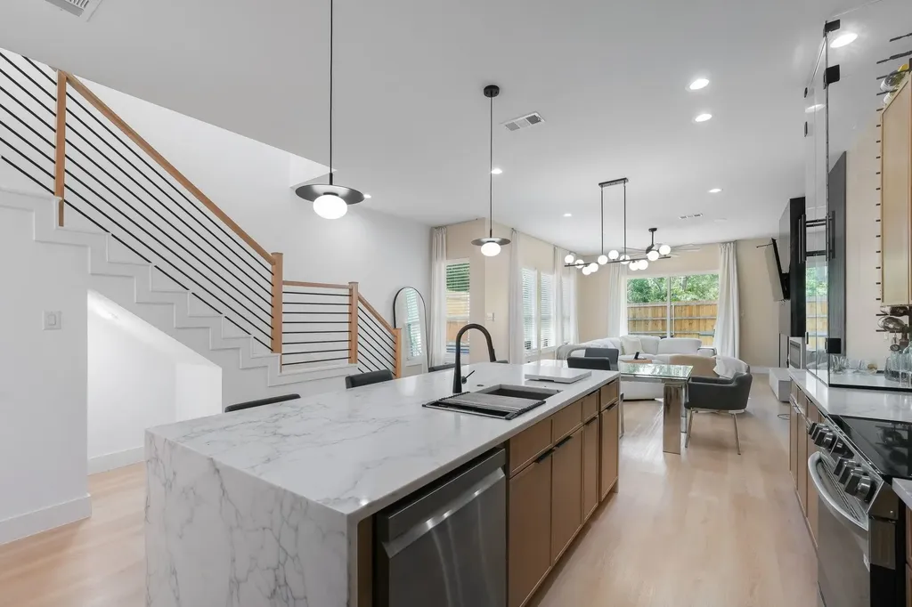 1908 Duluth Street Dallas TX 75212
