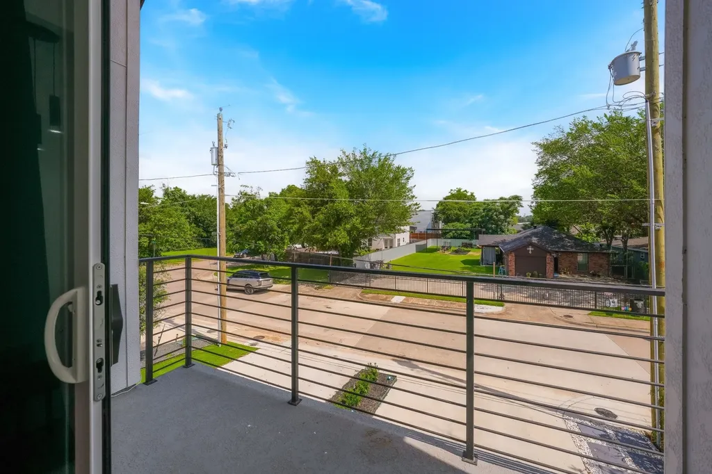 1908 Duluth Street Dallas TX 75212