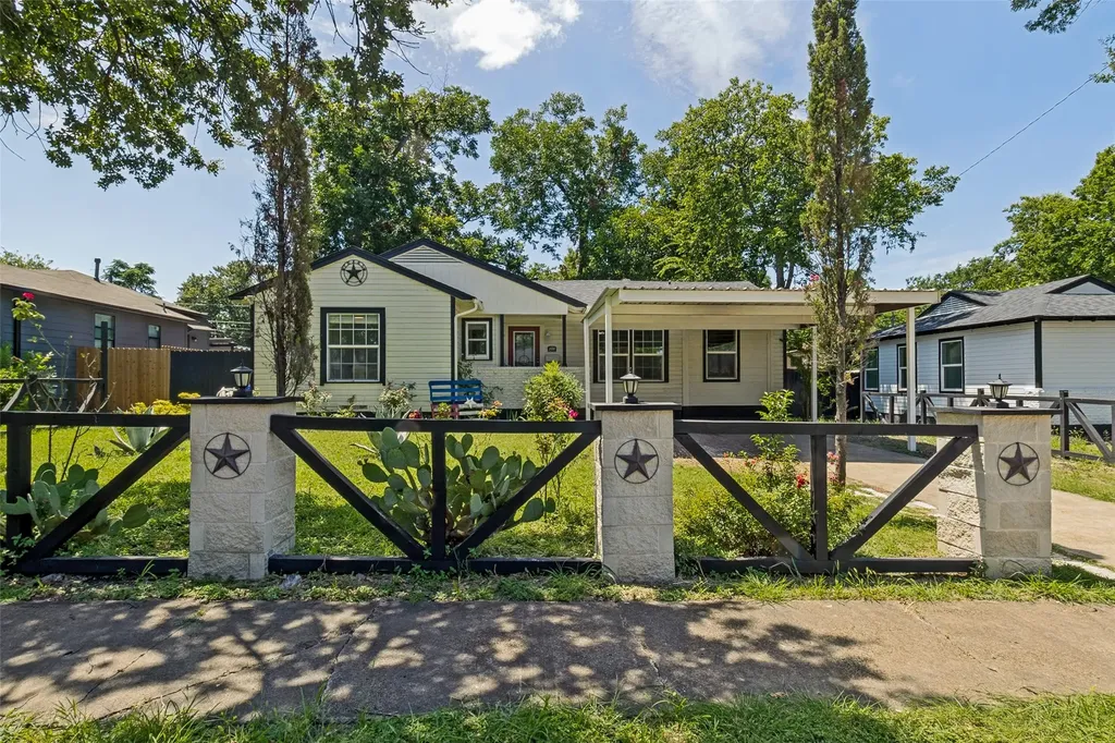 2120 Tisinger Avenue Dallas TX 75228