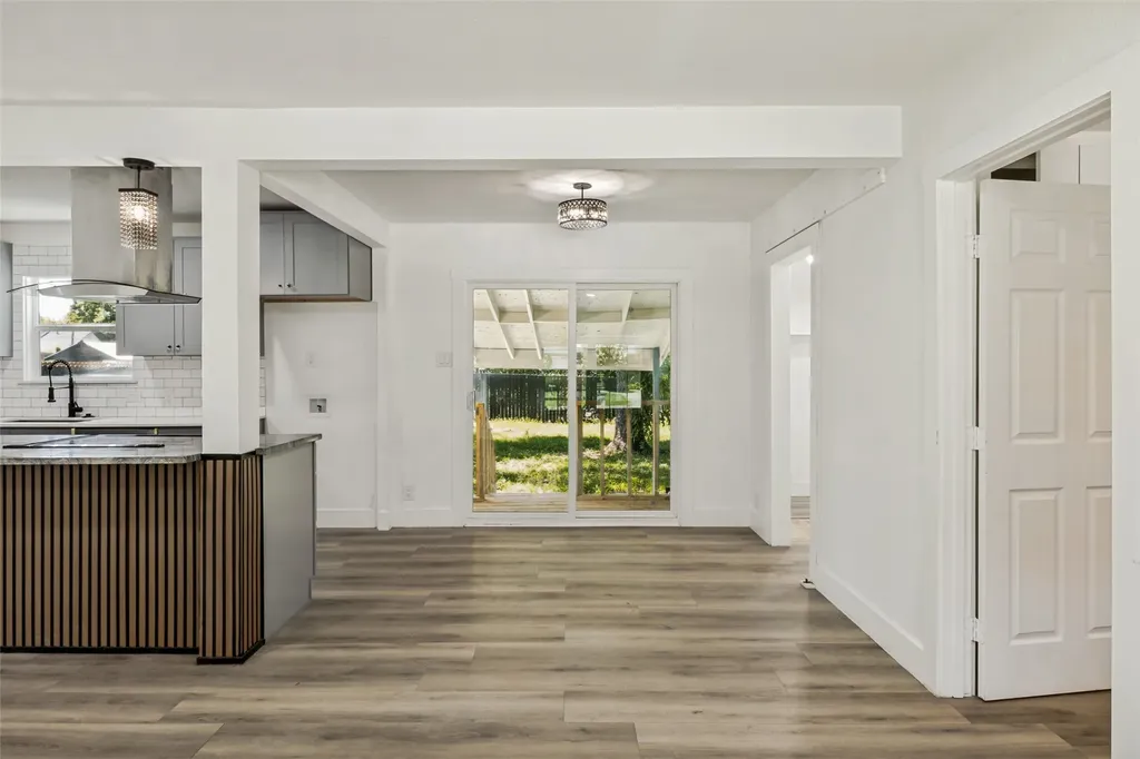 2120 Tisinger Avenue Dallas TX 75228