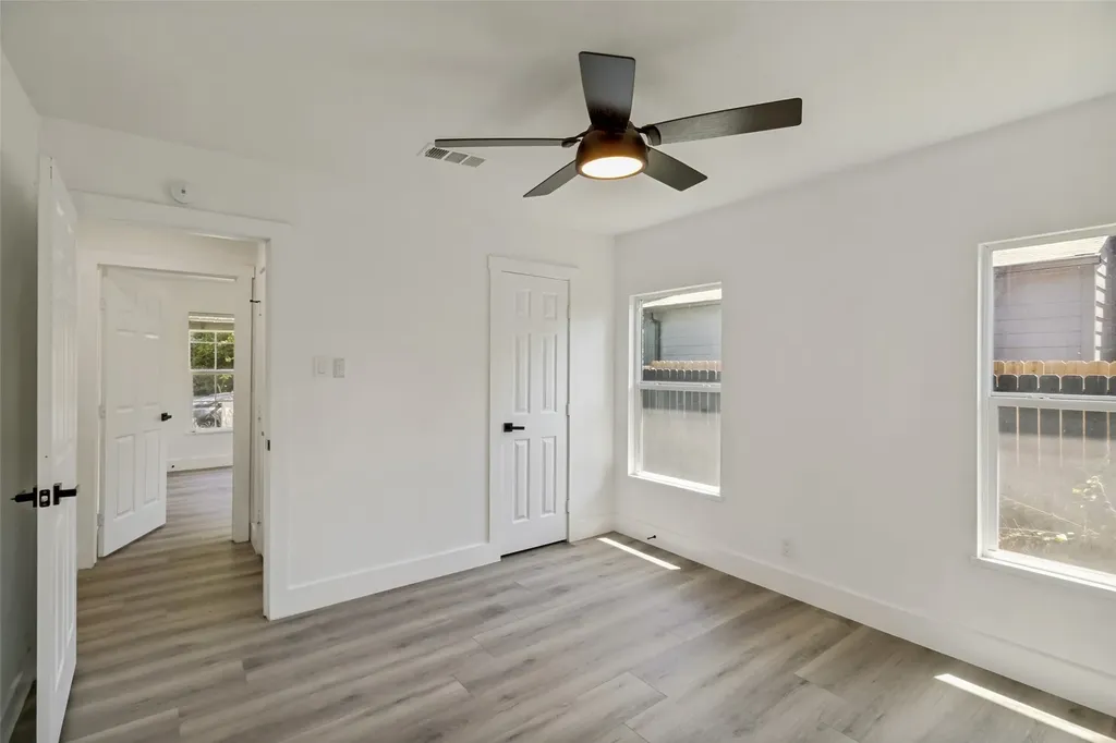 2120 Tisinger Avenue Dallas TX 75228