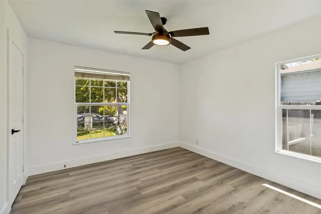 2120 Tisinger Avenue Dallas TX 75228