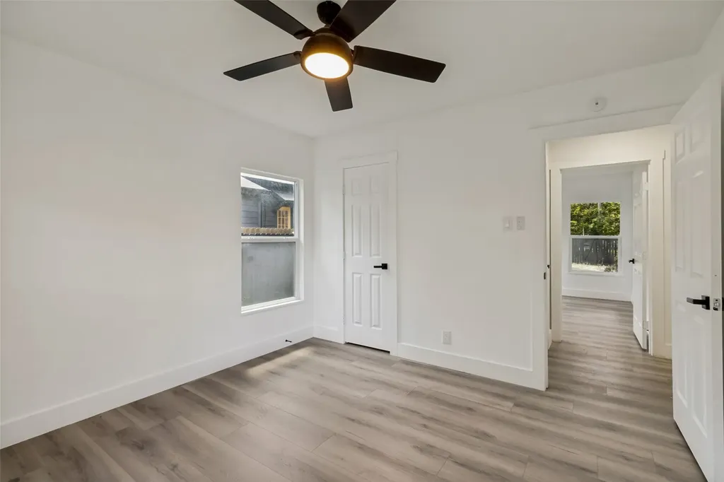 2120 Tisinger Avenue Dallas TX 75228