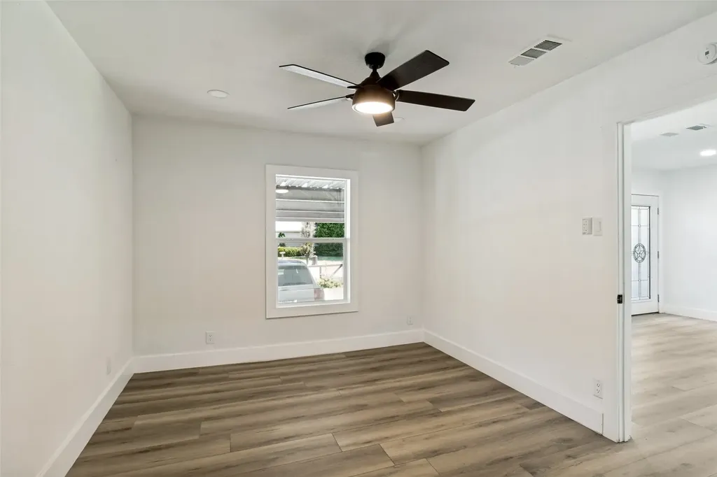 2120 Tisinger Avenue Dallas TX 75228