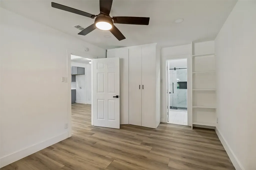 2120 Tisinger Avenue Dallas TX 75228