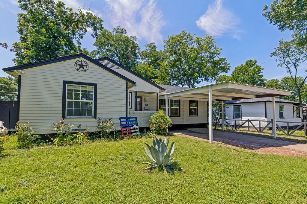 2120 Tisinger Avenue Dallas TX 75228
