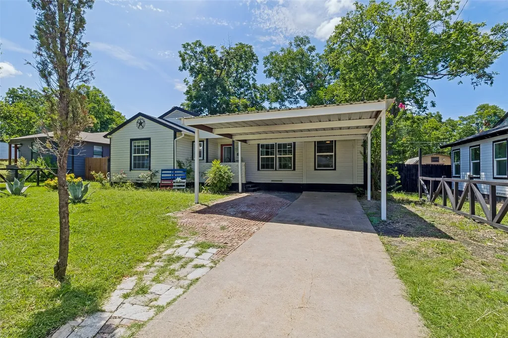 2120 Tisinger Avenue Dallas TX 75228
