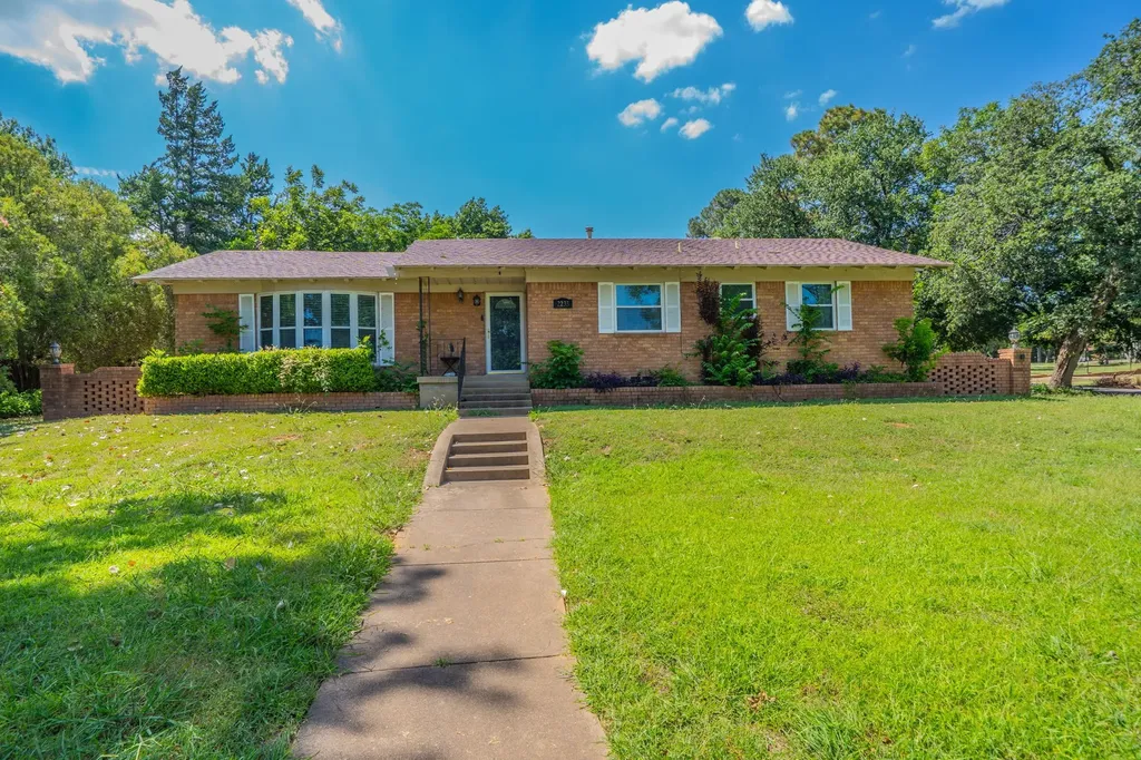 2233 Westfield Street Grand Prairie TX 75050