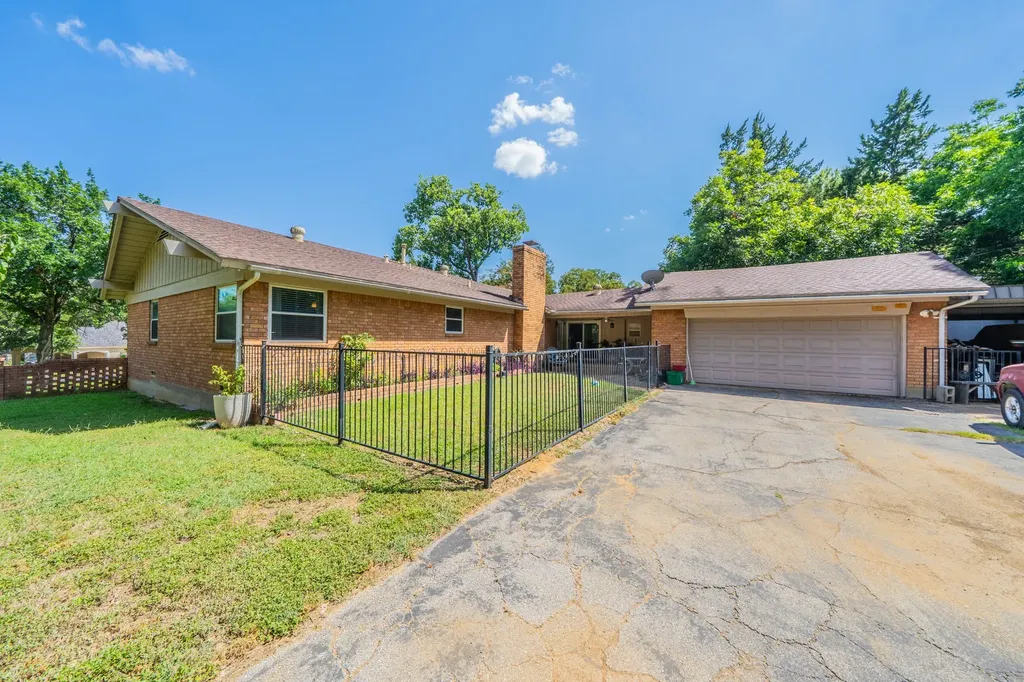 2233 Westfield Street Grand Prairie TX 75050