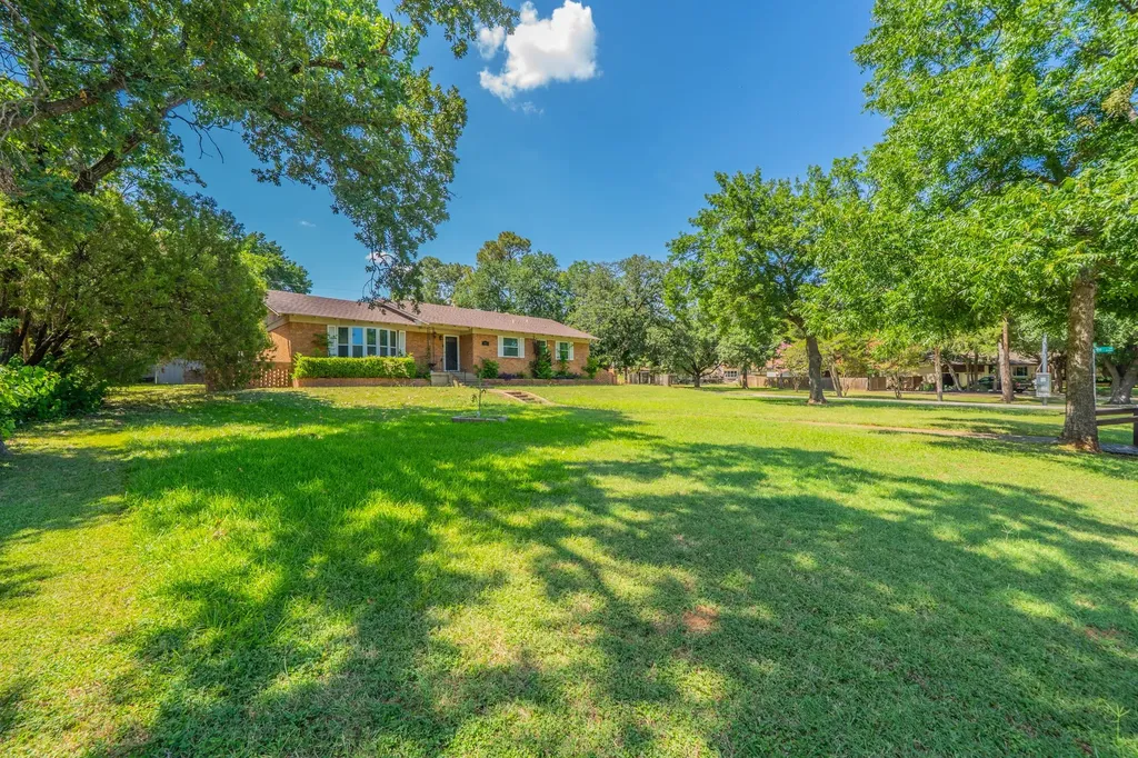 2233 Westfield Street Grand Prairie TX 75050