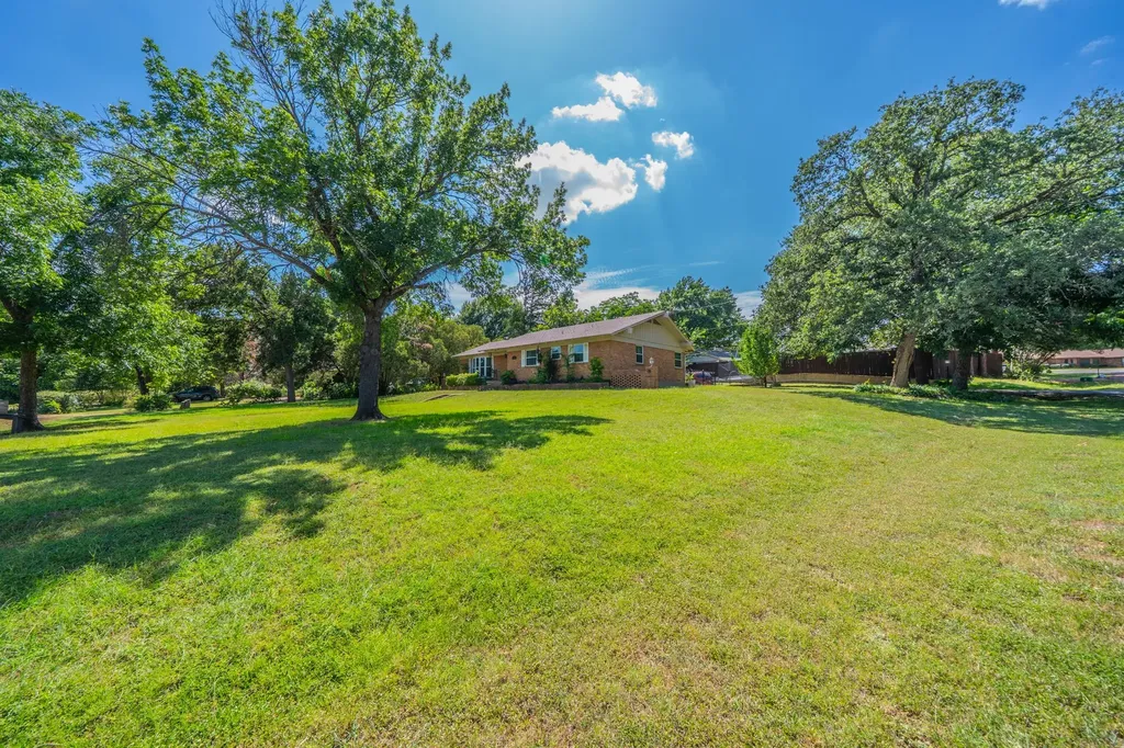 2233 Westfield Street Grand Prairie TX 75050