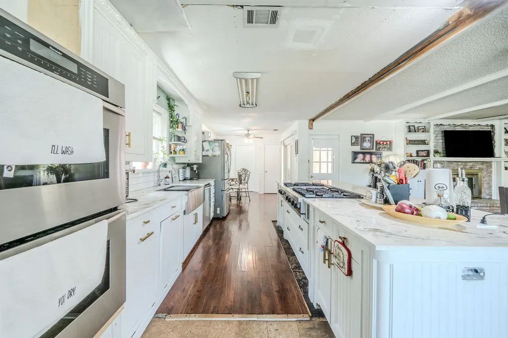 2233 Westfield Street Grand Prairie TX 75050