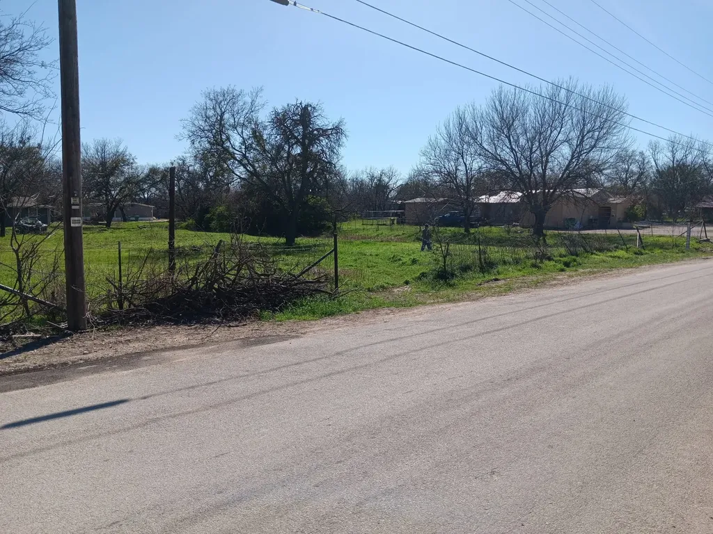 508 E College Avenue Comanche TX 76442