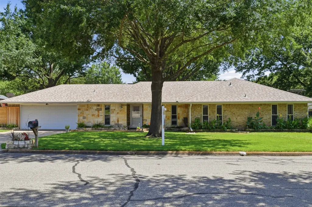 503 Mockingbird Street Bonham TX 75418